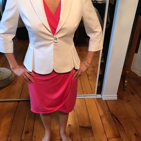 Beautiful White Blazer/Women’s Suit Jacket - Picture 2 of 2